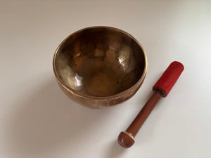 Petit bol tibétain - 429 grammes - Note: Si - Diamètre: 12 cm - Martelé à la main - 7 métaux - Livré avec un maillet