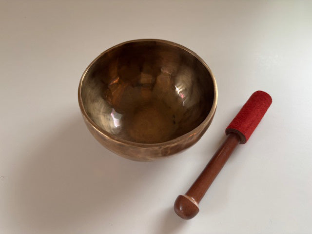 Petit bol tibétain - 429 grammes - Note: Si - Diamètre: 12 cm - Martelé à la main - 7 métaux - Livré avec un maillet