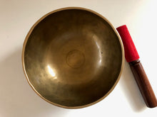 Charger l&#39;image dans la galerie, Bol tibétain - 867 grammes - Note: Si - Diamètre: 17,5 cm - Martelé à la main - 7 métaux - Livré avec un maillet
