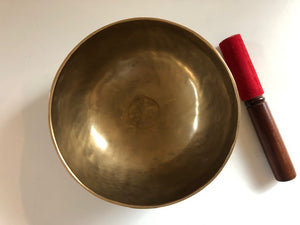Bol tibétain - 876 grammes - Note: LA Dièse - Diamètre: 18,5 cm - Martelé à la main - 7 métaux - Livré avec un maillet