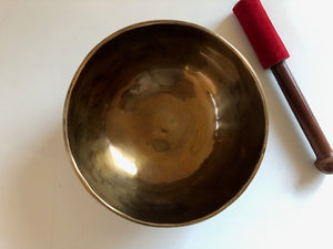 Petit bol tibétain - 429 grammes - Note: Sol Dièse - Diamètre: 13 cm - Martelé à la main - 7 métaux - Livré avec un maillet