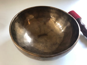 Grand bol tibétain - 1720 grammes - Note: DO Dièse - Diamètre: 24,5 cm - Martelé à la main - 7 métaux - Livré avec un maillet