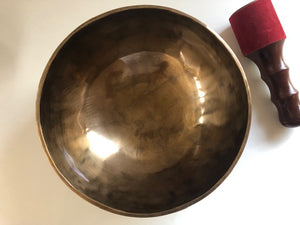 Grand bol tibétain - 1720 grammes - Note: DO Dièse - Diamètre: 24,5 cm - Martelé à la main - 7 métaux - Livré avec un maillet