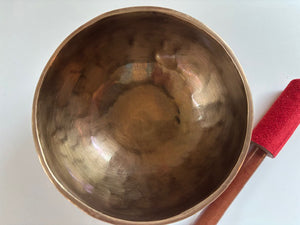 Petit bol tibétain - 429 grammes - Note: Si - Diamètre: 12 cm - Martelé à la main - 7 métaux - Livré avec un maillet