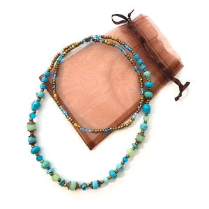 Long collier de pierres - Bronze et turquoise - Création artisanale - Longueur: 75 cm