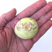 Charger l&#39;image dans la galerie, Opale verte - Gros galet - Environ 6 cm
