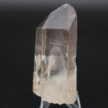 Charger l&#39;image dans la galerie, Pointe de cristal de roche - 120 grammes - Hauteur: 9 cm
