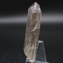 Charger l&#39;image dans la galerie, Pointe de cristal de roche - 140 grammes - Hauteur: 13 cm
